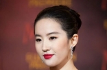 看女明星有没有气质？梳个大光明盘发就知道